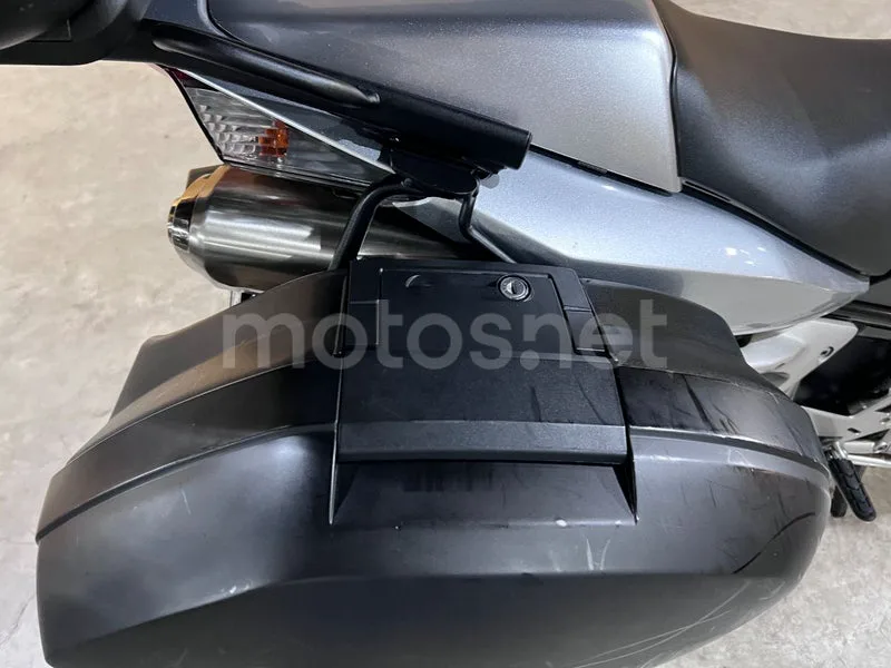 Honda VFR800F - Vista 38