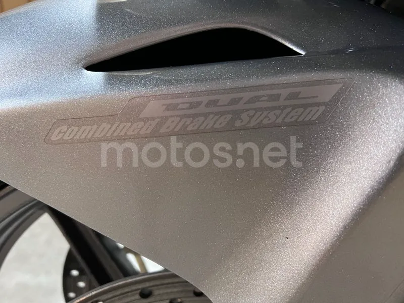 Honda VFR800F - Vista 48