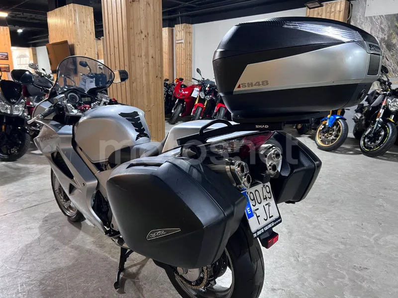 Honda VFR800F - Vista 6