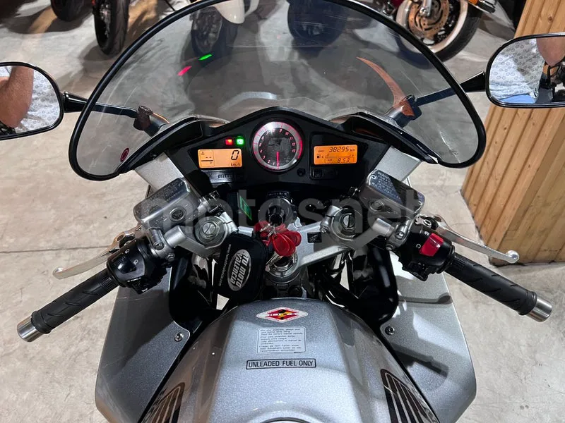 Honda VFR800F - Vista 75