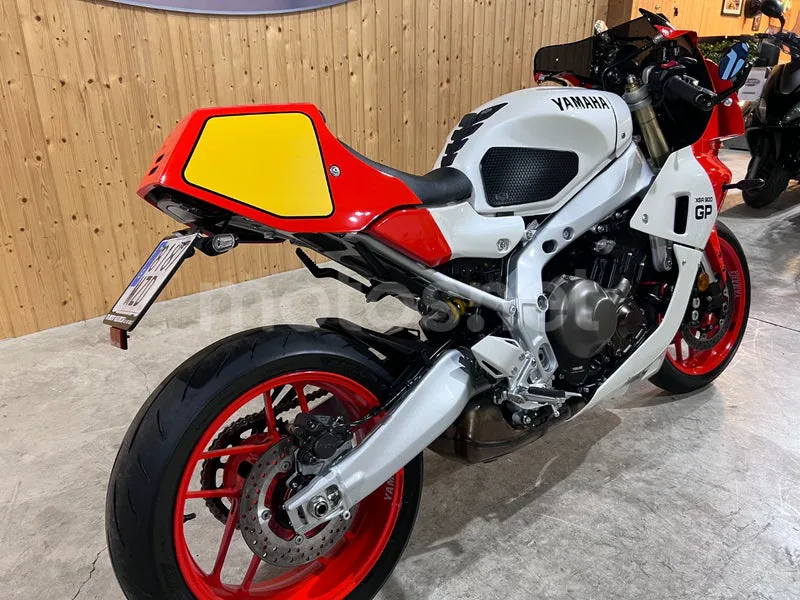 Yamaha XSR900 GP - Vista 3