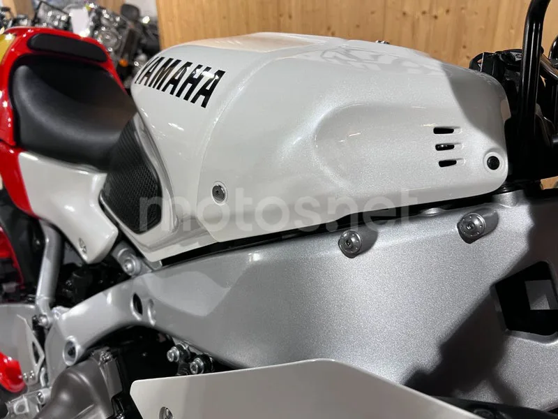 Yamaha XSR900 GP - Vista 21