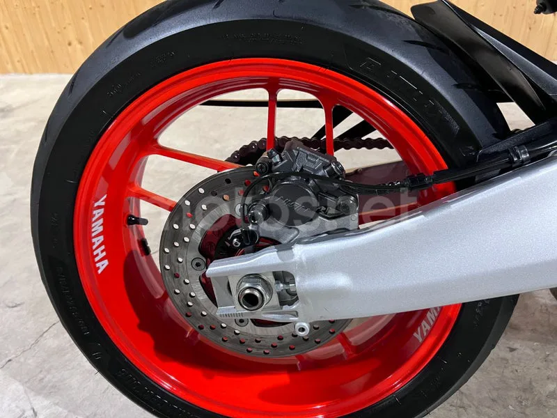 Yamaha XSR900 GP - Vista 32