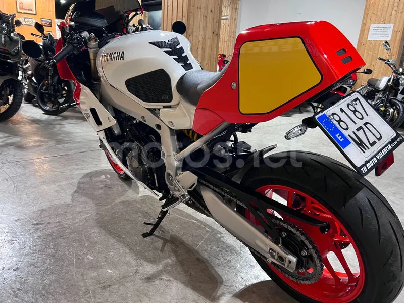 Yamaha XSR900 GP - Vista 6