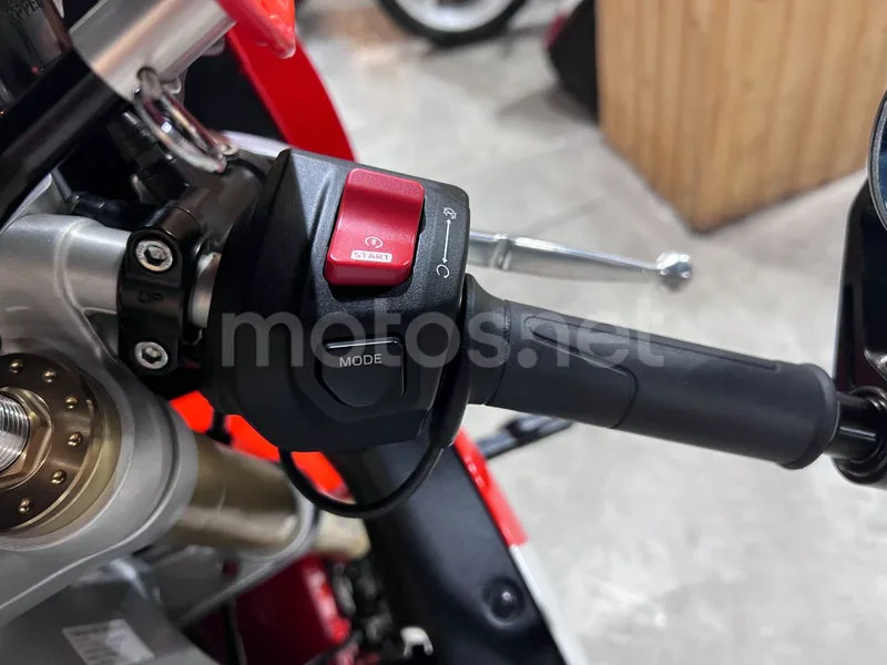 Yamaha XSR900 GP - Vista 64