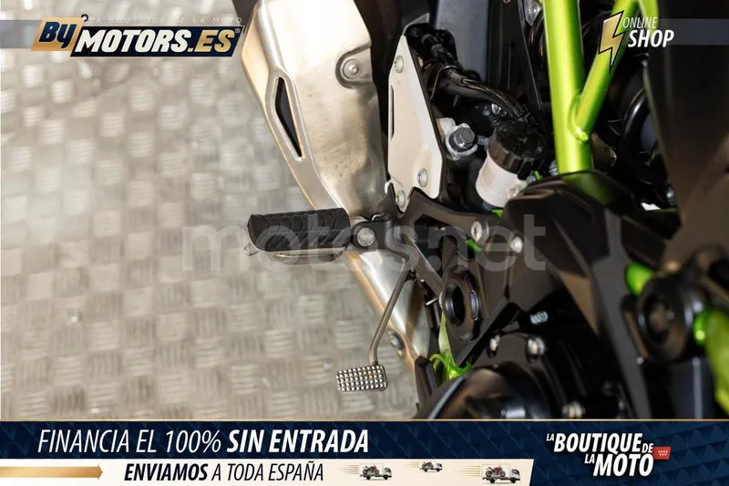 Kawasaki Z900 - Vista 13