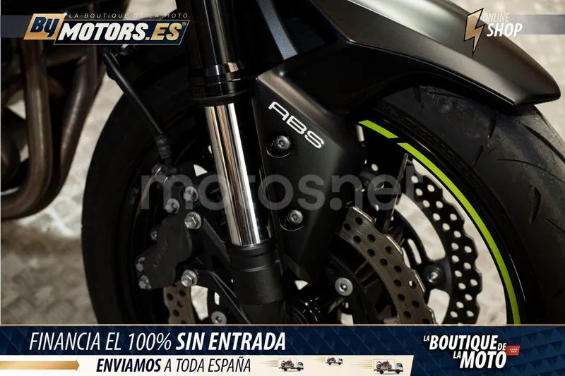 Kawasaki Z900 - Vista 9