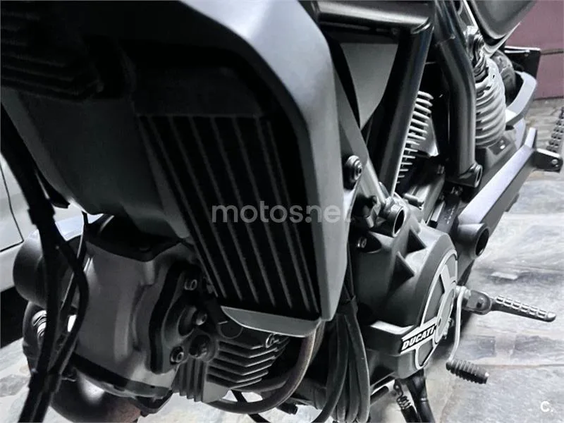 Ducati Scrambler - Vista 4
