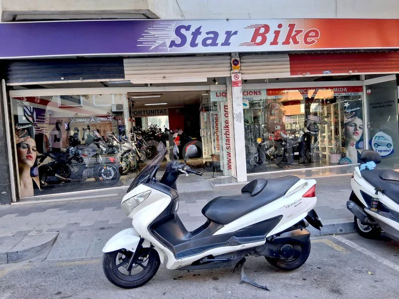 Suzuki Burgman 200 1290 € 2013 Barcelona - 1