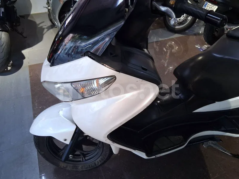 Suzuki Burgman 200 - Vista 13