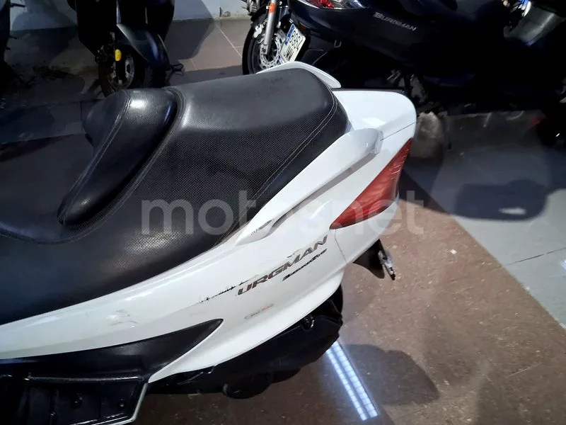 Suzuki Burgman 200 - Vista 14
