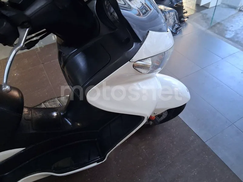 Suzuki Burgman 200 - Vista 15