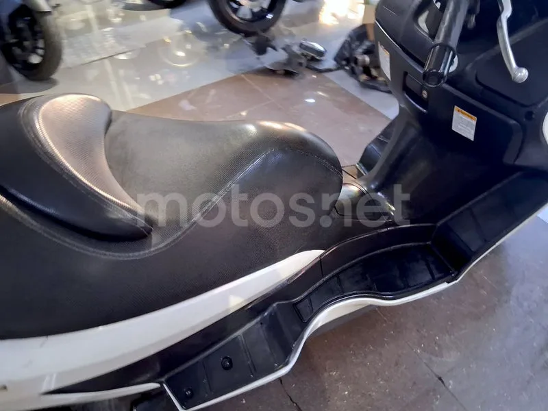Suzuki Burgman 200 - Vista 16