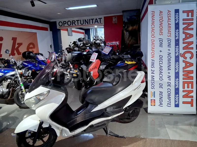 Suzuki Burgman 200 - Vista 21