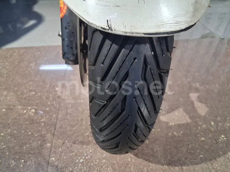 Suzuki Burgman 200 - Vista 10