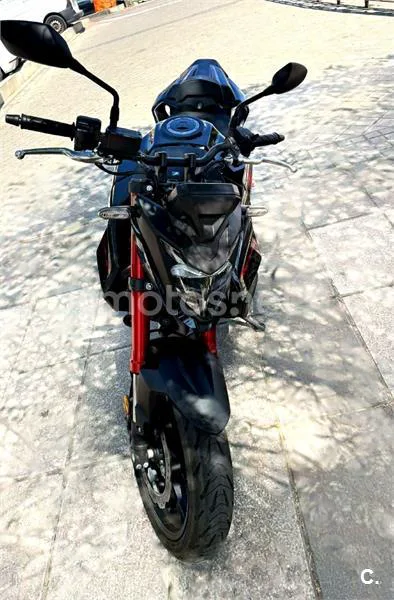 Honda CB750 Hornet - Vista 3