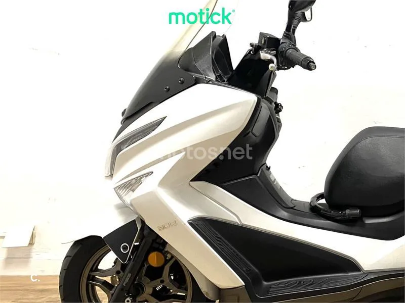 Kymco Grand Dink 300 - Vista 8