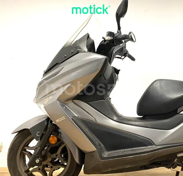 Kymco Grand Dink 300 - Vista 8