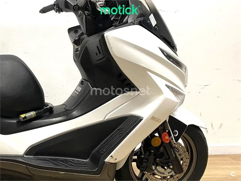 Kymco Grand Dink 300 - Vista 3