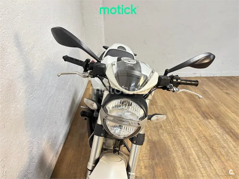 Ducati Monster 696 - Vista 11