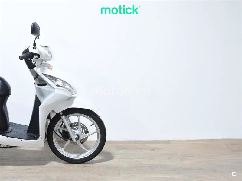 Honda Vision 110 - Vista 4