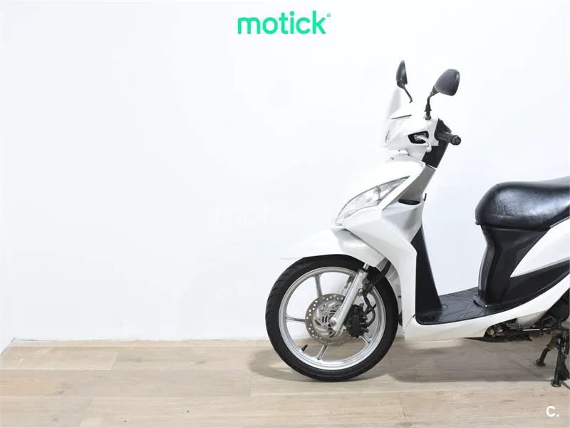 Honda Vision 110 - Vista 8