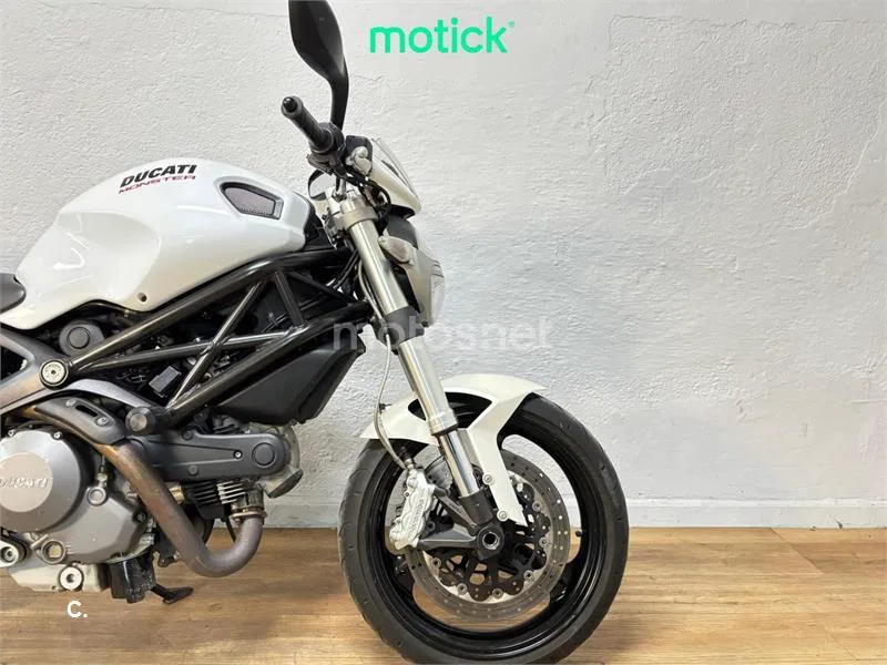 Ducati Monster 696 - Vista 4