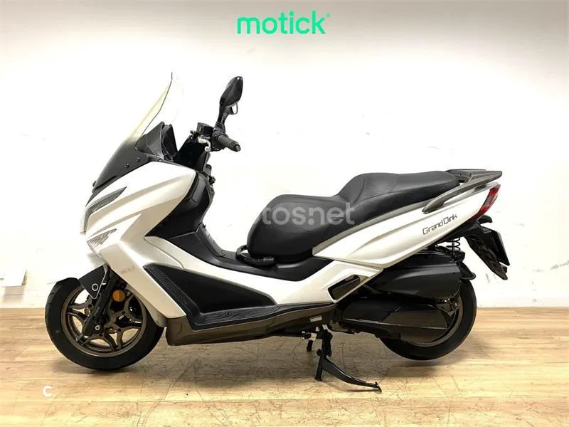 Kymco Grand Dink 300 - Vista 7