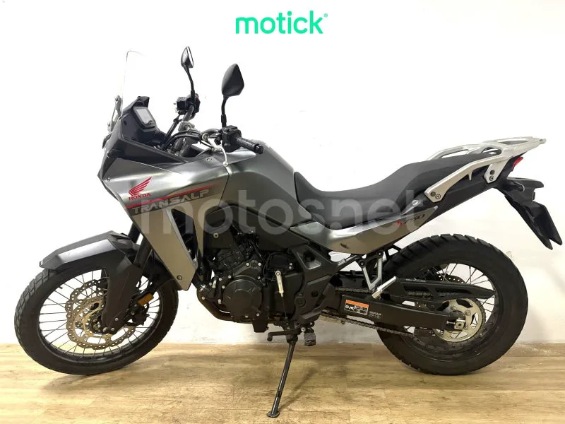 Honda XL750 Transalp - Vista 5