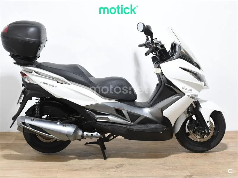 Kawasaki J300 - Vista 7