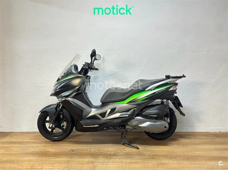 Kawasaki J300 - Vista 7