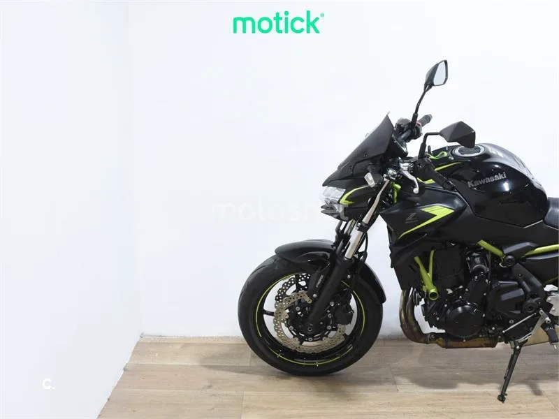 Kawasaki Z650 - Vista 8