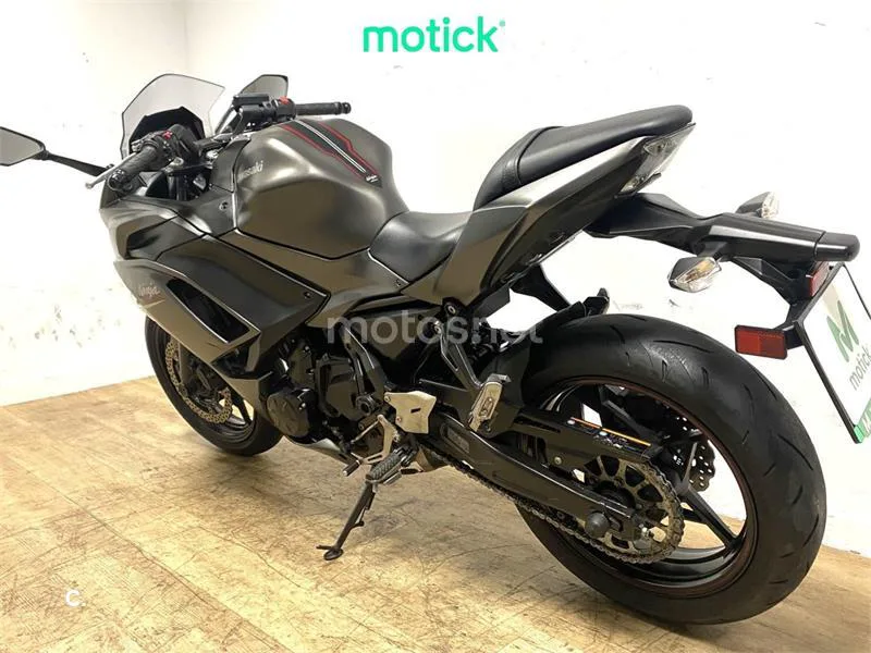 Kawasaki Ninja 650 - Vista 9
