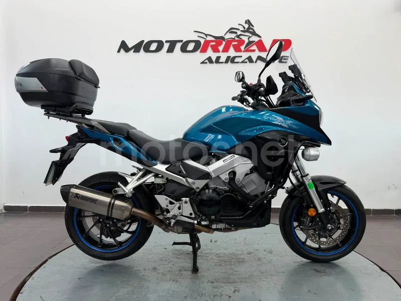 Honda VFR800X Crossrunner 6490 € 2018 Alicante - 1