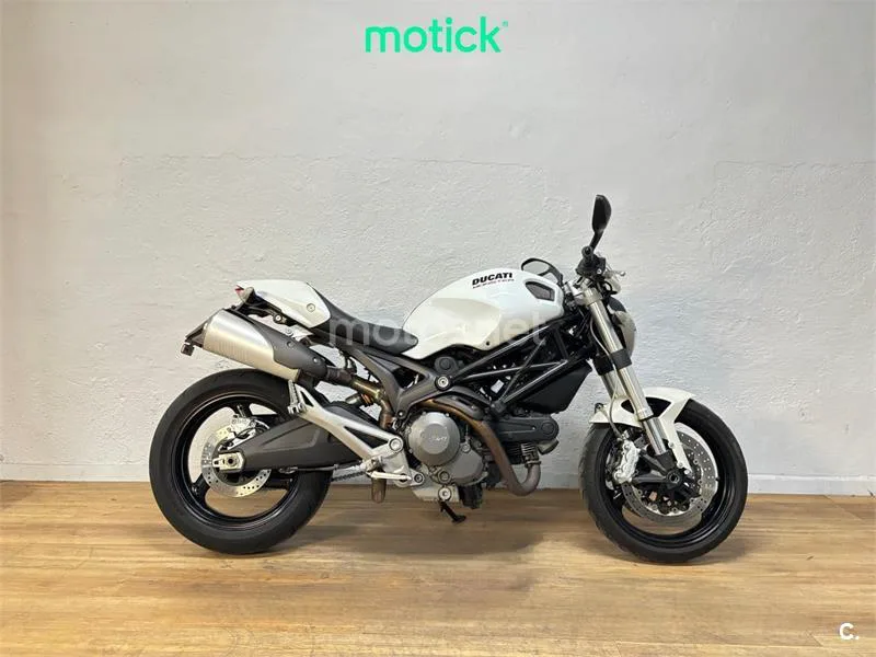 Ducati Monster 696 4280 € 2010 Madrid - 2
