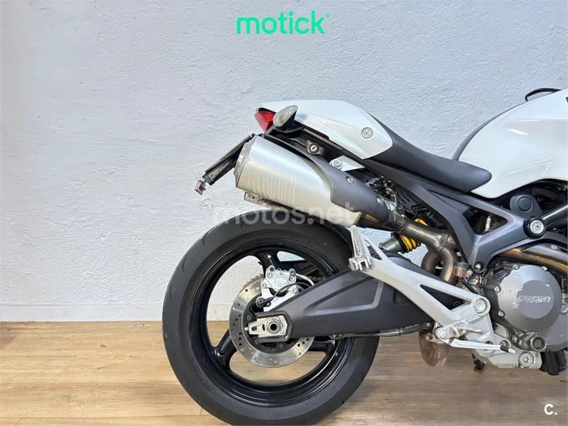 Ducati Monster 696 - Vista 3