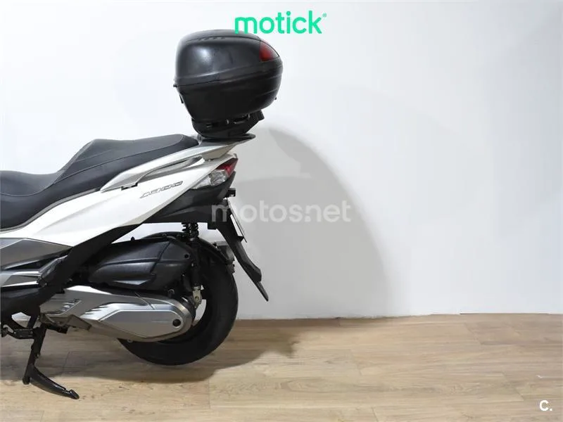Kawasaki J300 - Vista 4