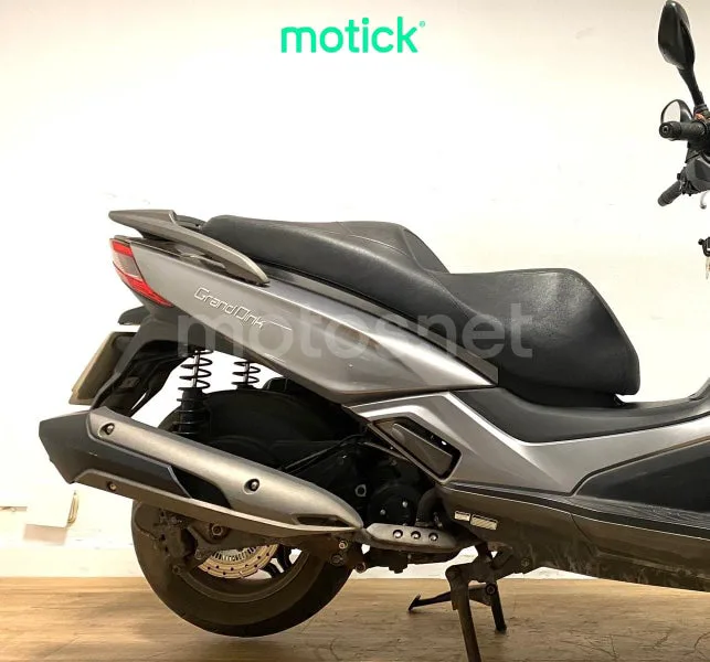 Kymco Grand Dink 300 - Vista 3