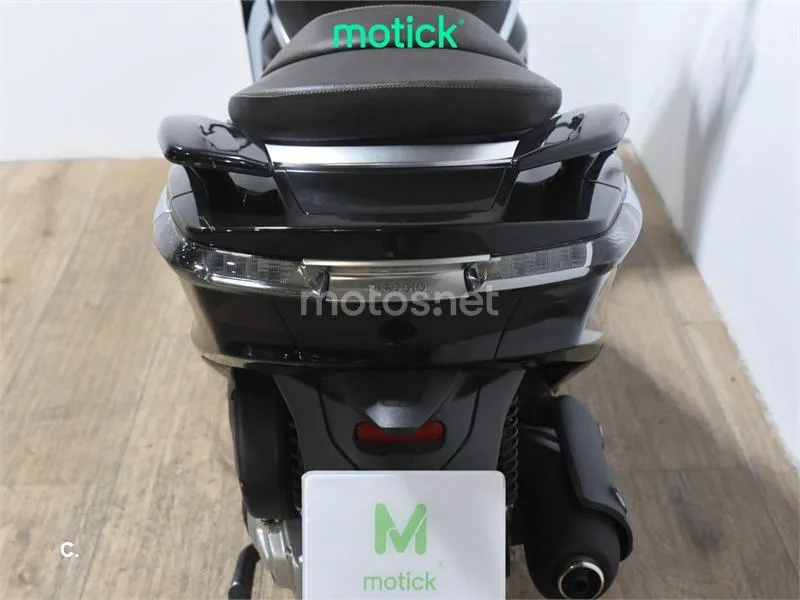 Piaggio X10 125 - Vista 6
