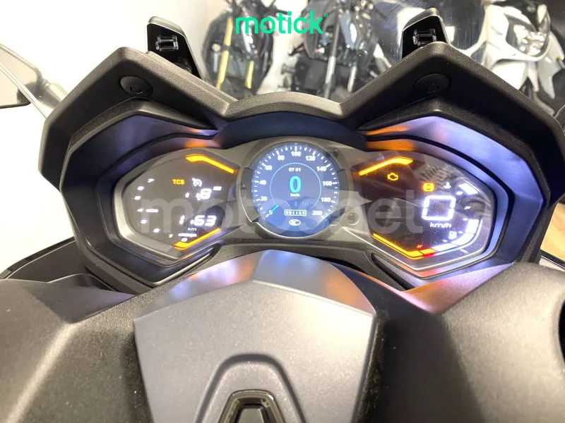 Kymco AK 550 - Vista 4