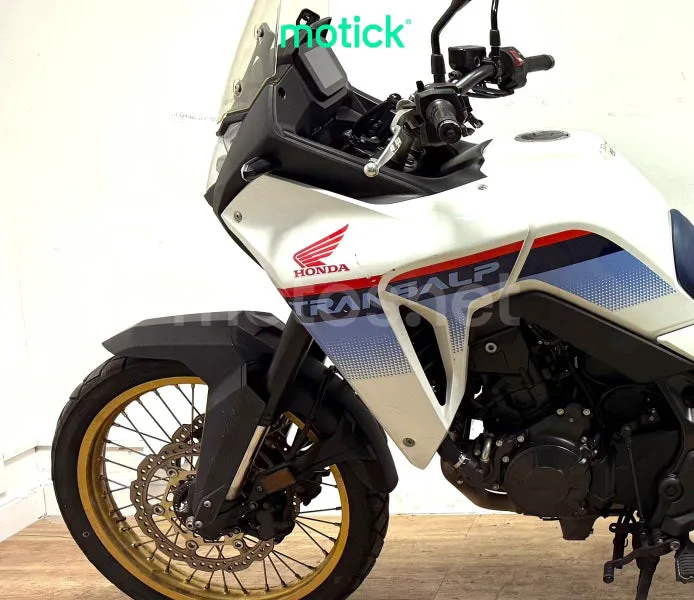 Honda XL750 Transalp - Vista 9