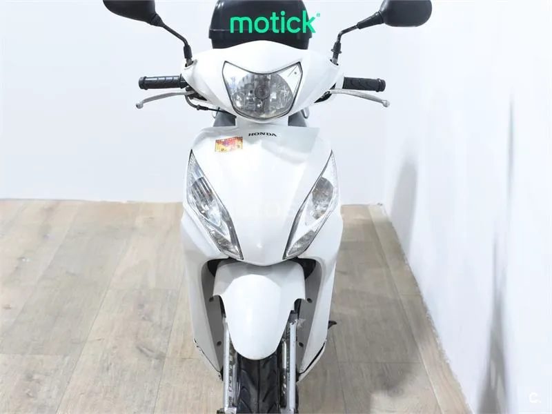 Honda Vision 110 - Vista 11