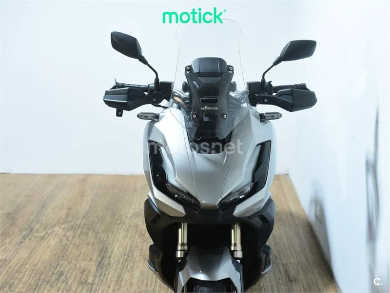 Honda ADV350 - Vista 11