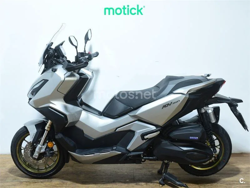 Honda ADV350 - Vista 7
