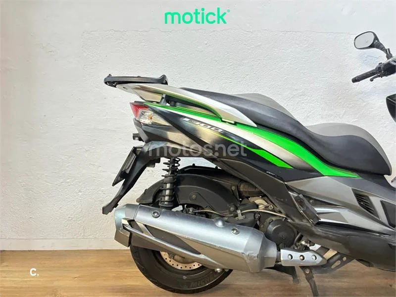 Kawasaki J300 - Vista 3
