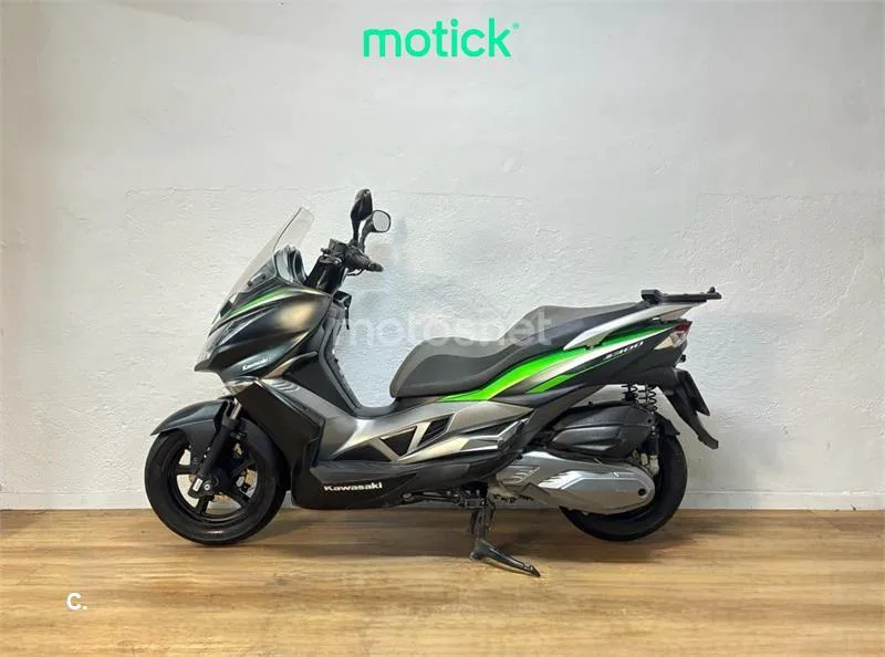 Kawasaki J300 - Vista 7