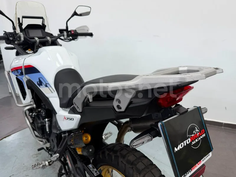 Honda XL750 Transalp - Vista 11