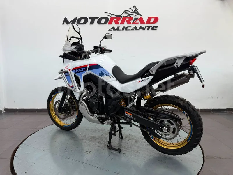 Honda XL750 Transalp - Vista 5