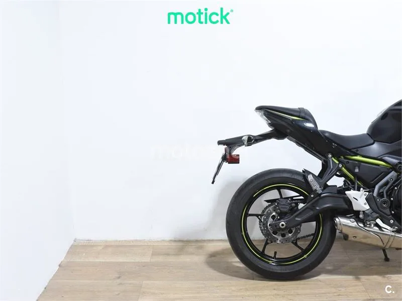 Kawasaki Z650 - Vista 3