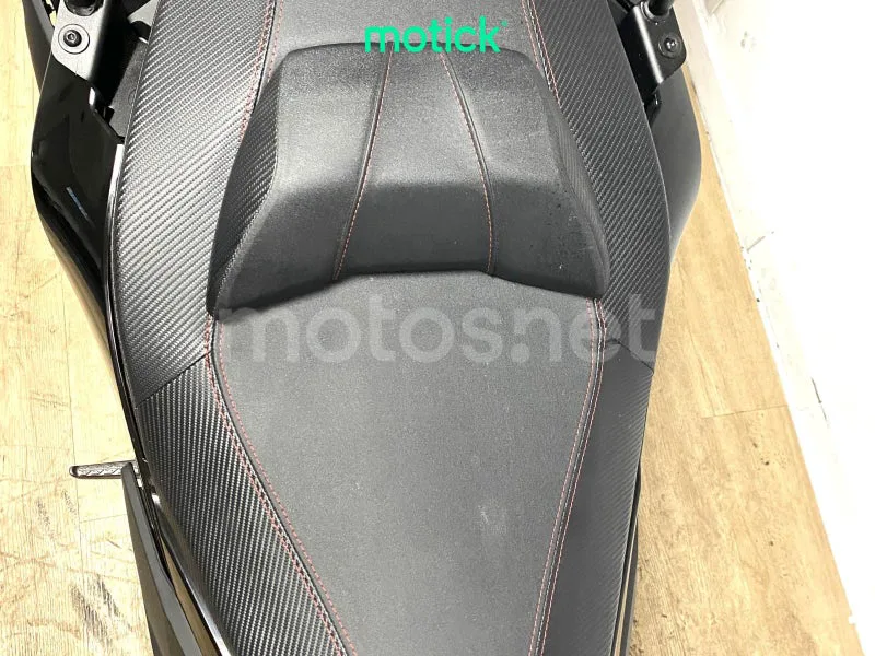 Kymco AK 550 - Vista 7